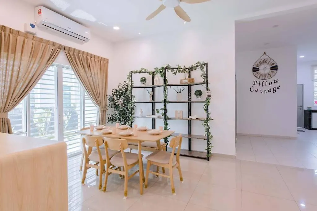 빌라 Pillow Cottage Semi-D Home Stay Town 말라카