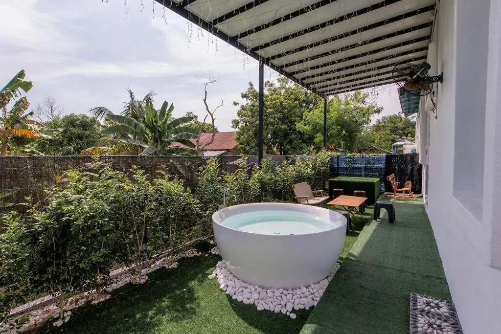 Pillow Cottage Semi-D Home Stay Town 말라카 0*,  말레이시아